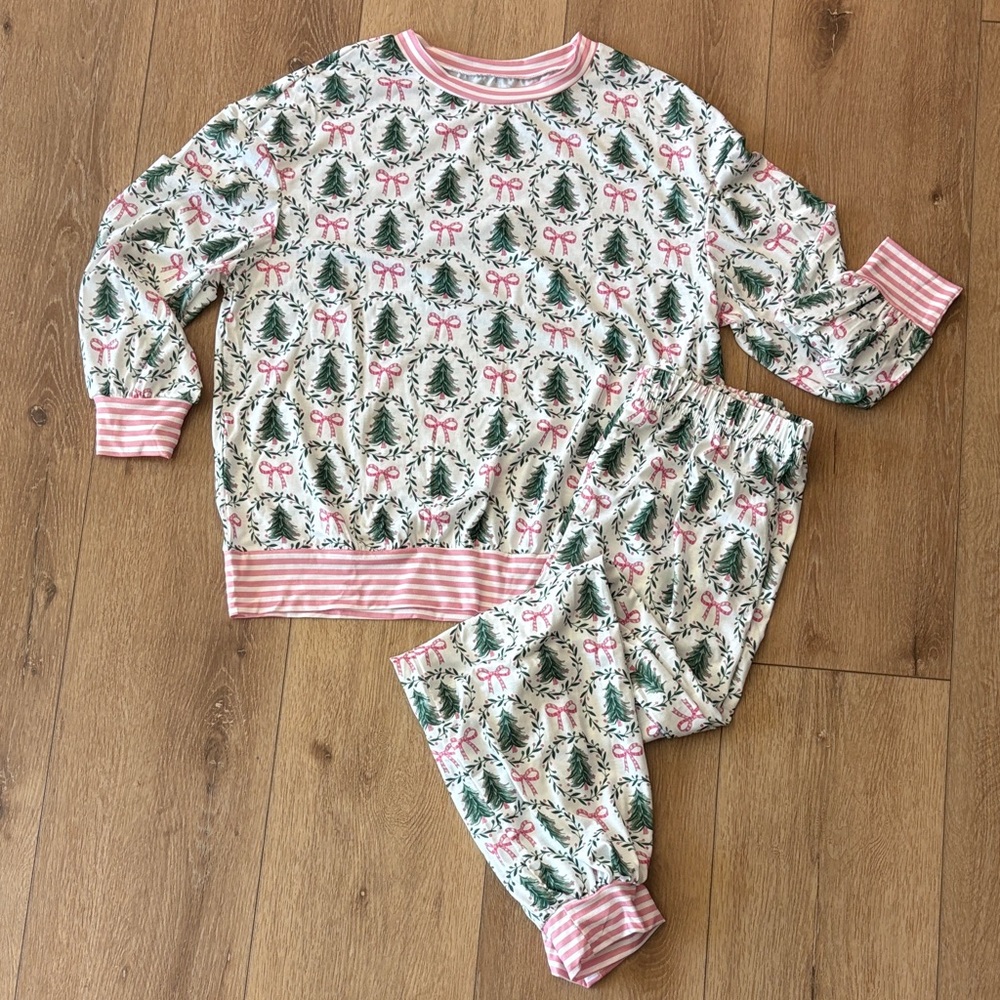 NEW! Festive Women’s Pajamas Christmas Tree Print